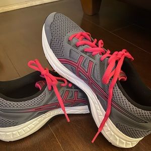 NEVER WORN! Asics Gel Contend 5 Running Shoe